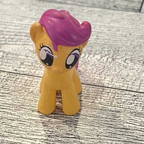 My Little Pony Mystery Mini My Busy Book Scootaloo 1.5" - Picture 1 of 6